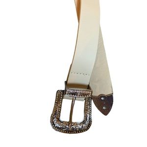 Fashion Nova Crème Colored Bedazzled Belt; Size OS